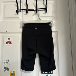 Lulu biker shorts 6’
